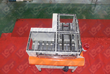 Ninety-degree turning transfer machine